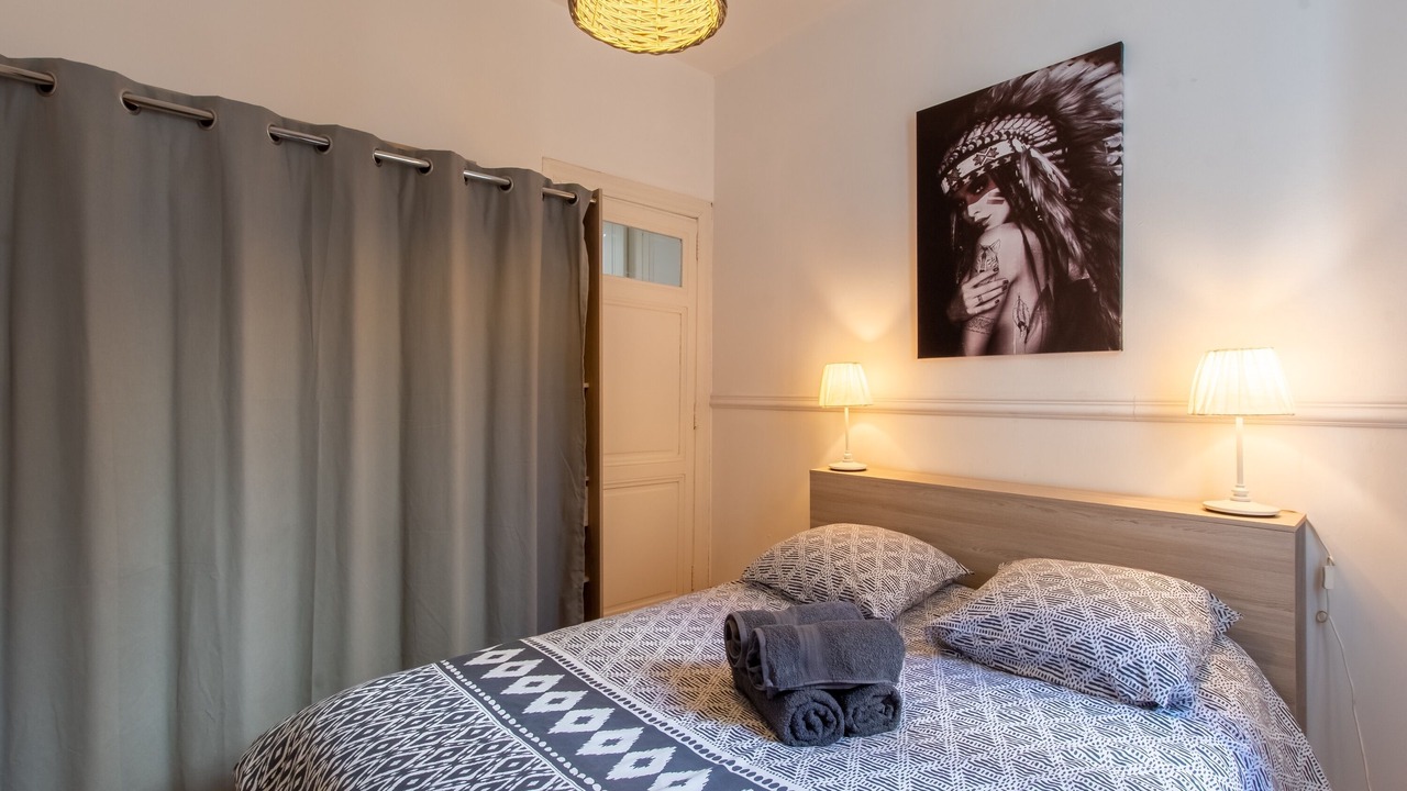 Photo of Bedroom in Comedie