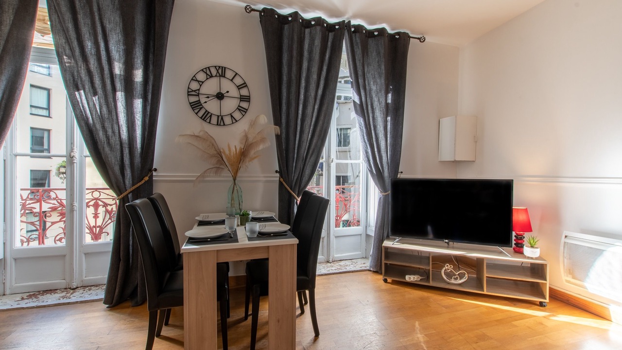 Photo of Others in Comedie