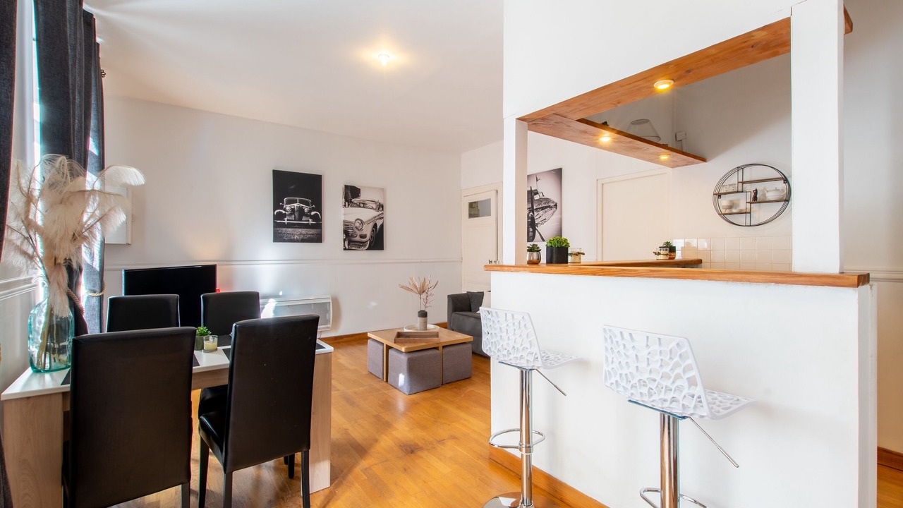 Photo of Others in Comedie