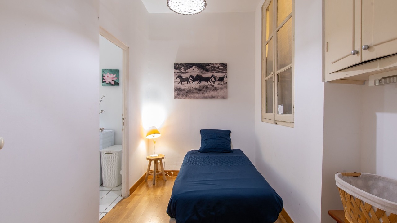 Photo of Bedroom in Comedie