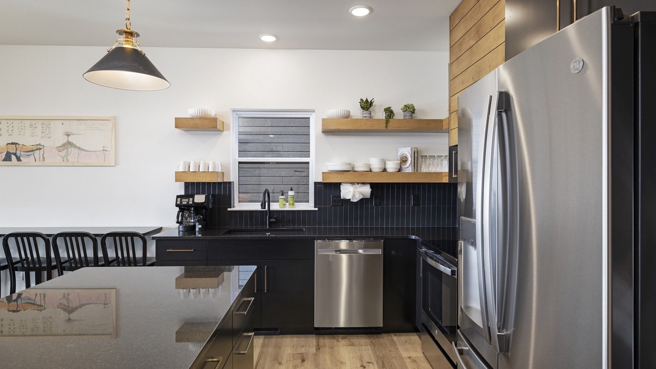 Photo of Others in Hollister