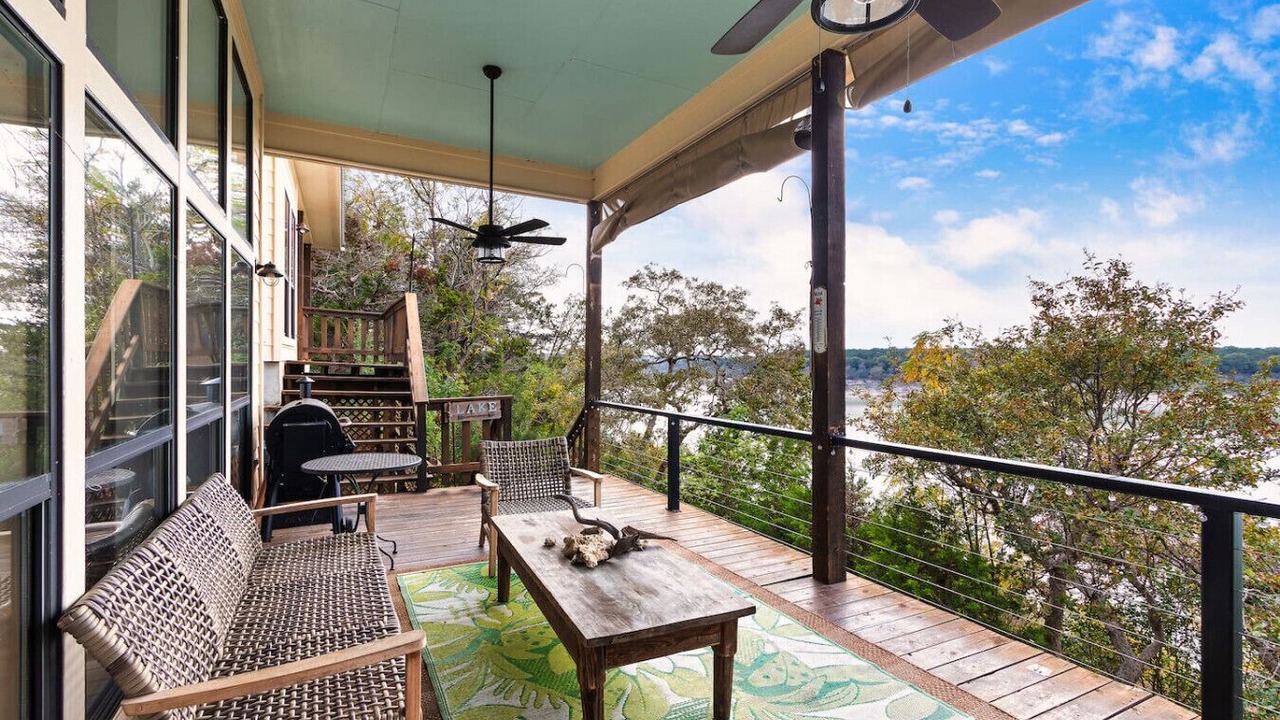 Photo of Patio Balcony in Temple