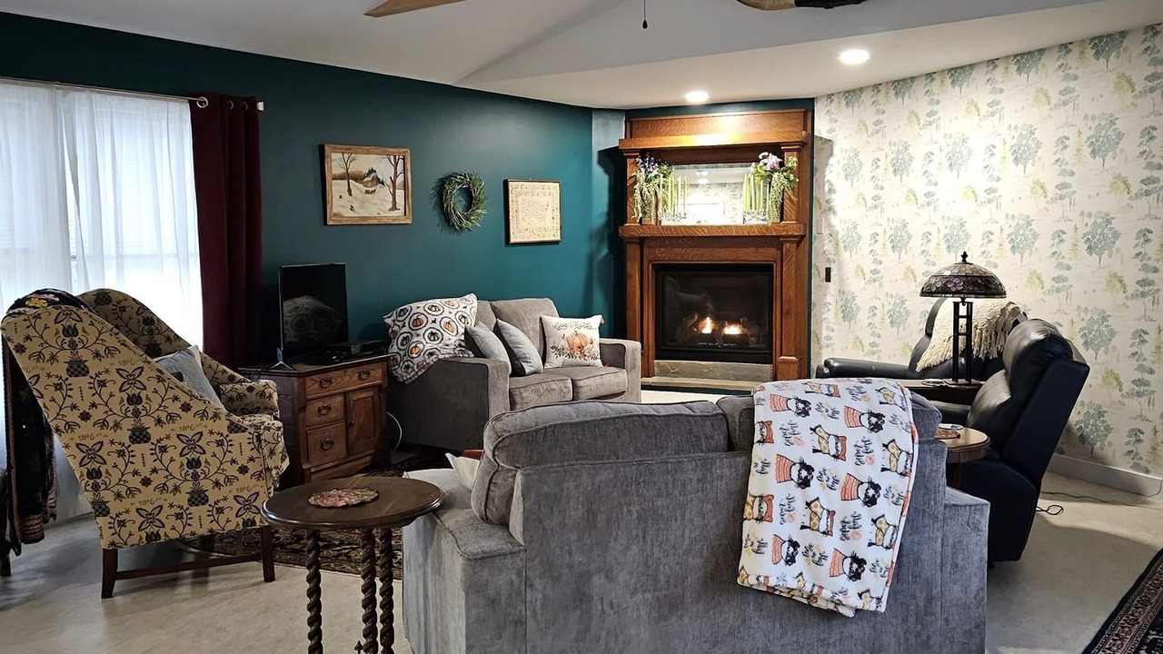Photo of Livingroom in Homer
