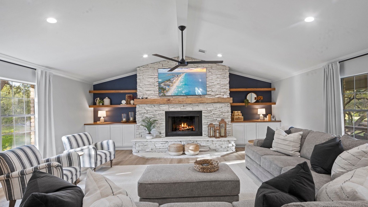 Photo of Livingroom in Buchanan Dam