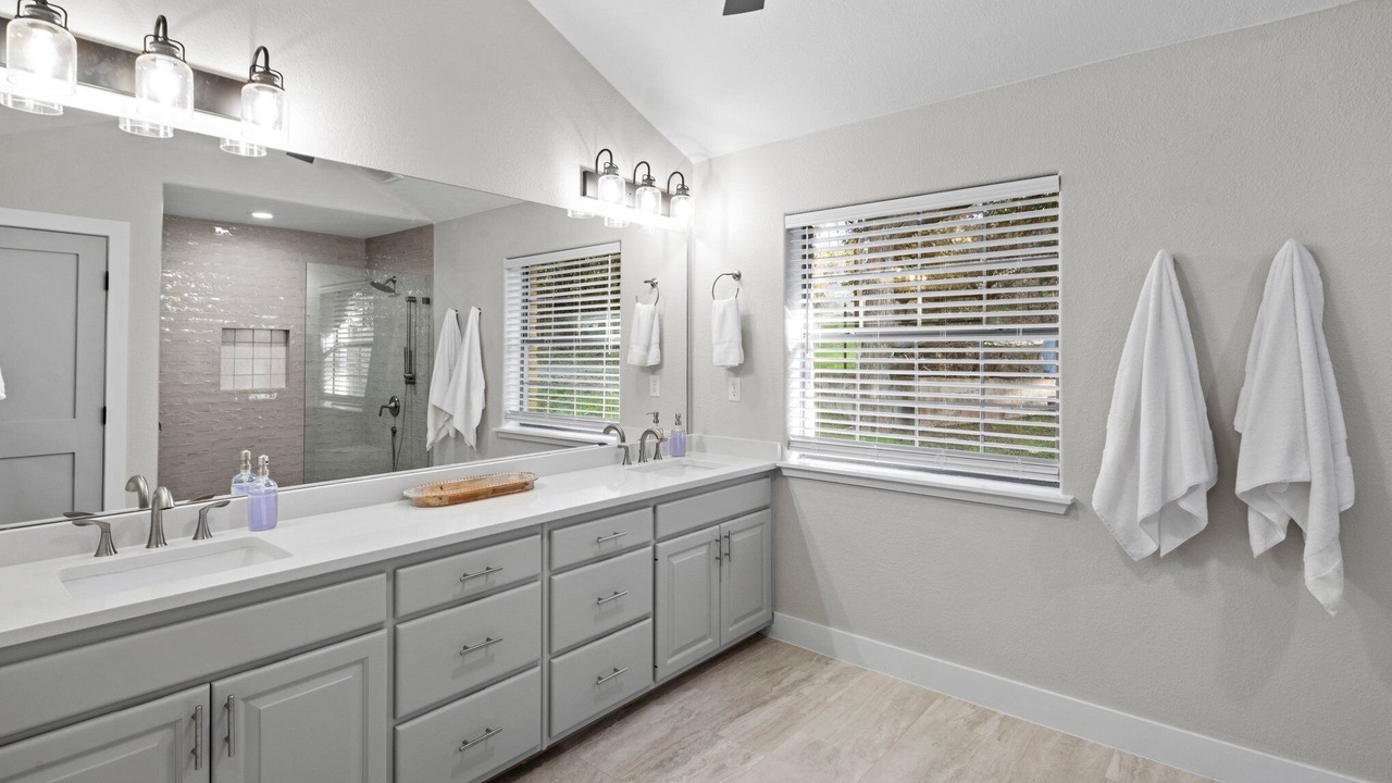 Photo of Bathroom in Buchanan Dam