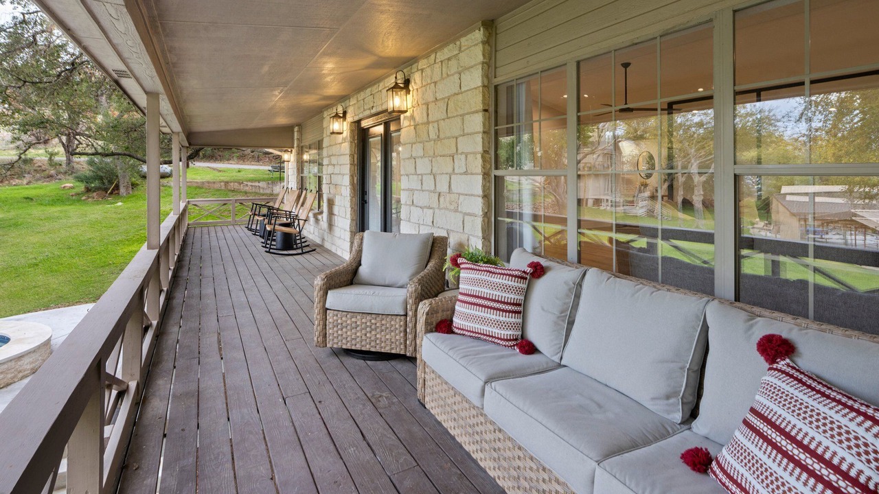 Photo of Patio Balcony in Buchanan Dam