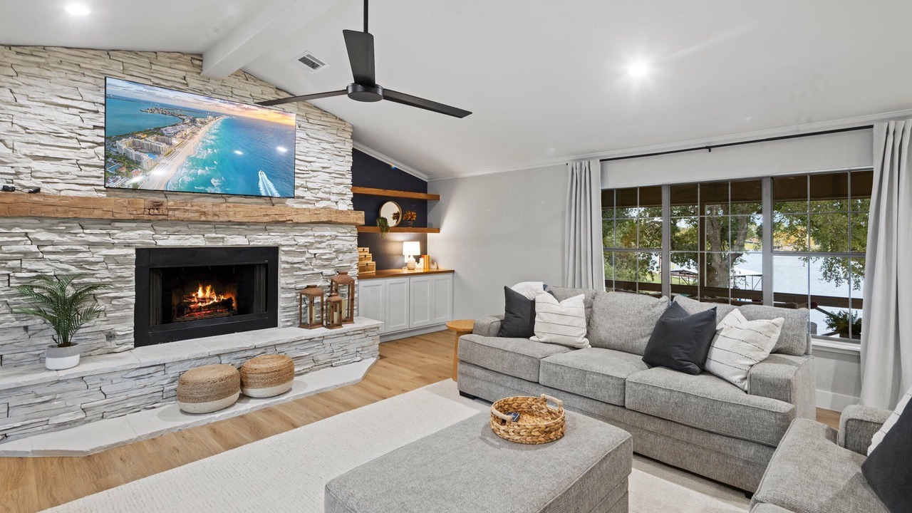 Photo of Livingroom in Buchanan Dam