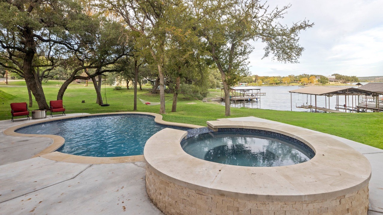Photo of Outdoor in Buchanan Dam