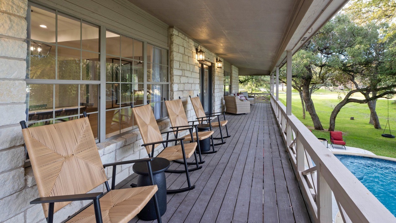 Photo of Patio Balcony in Buchanan Dam