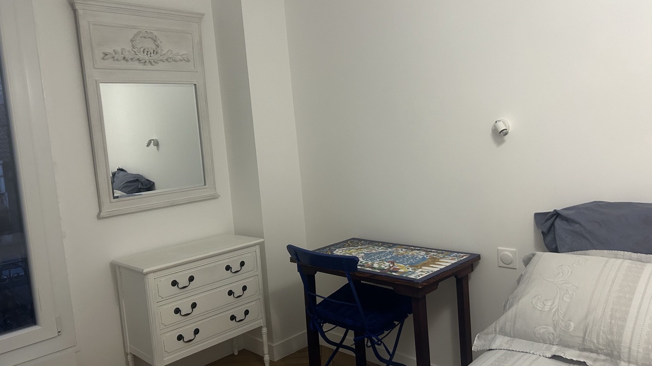 Photo of Bedroom in Republique–Point-du-Jour