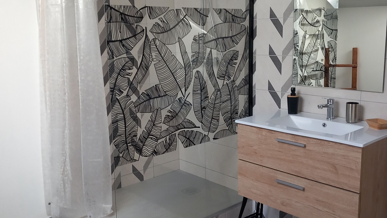 Photo of Bathroom in Campan