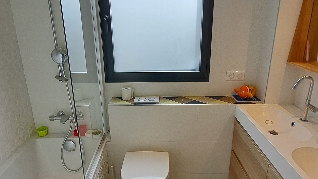 Photo of Bathroom in Puteaux