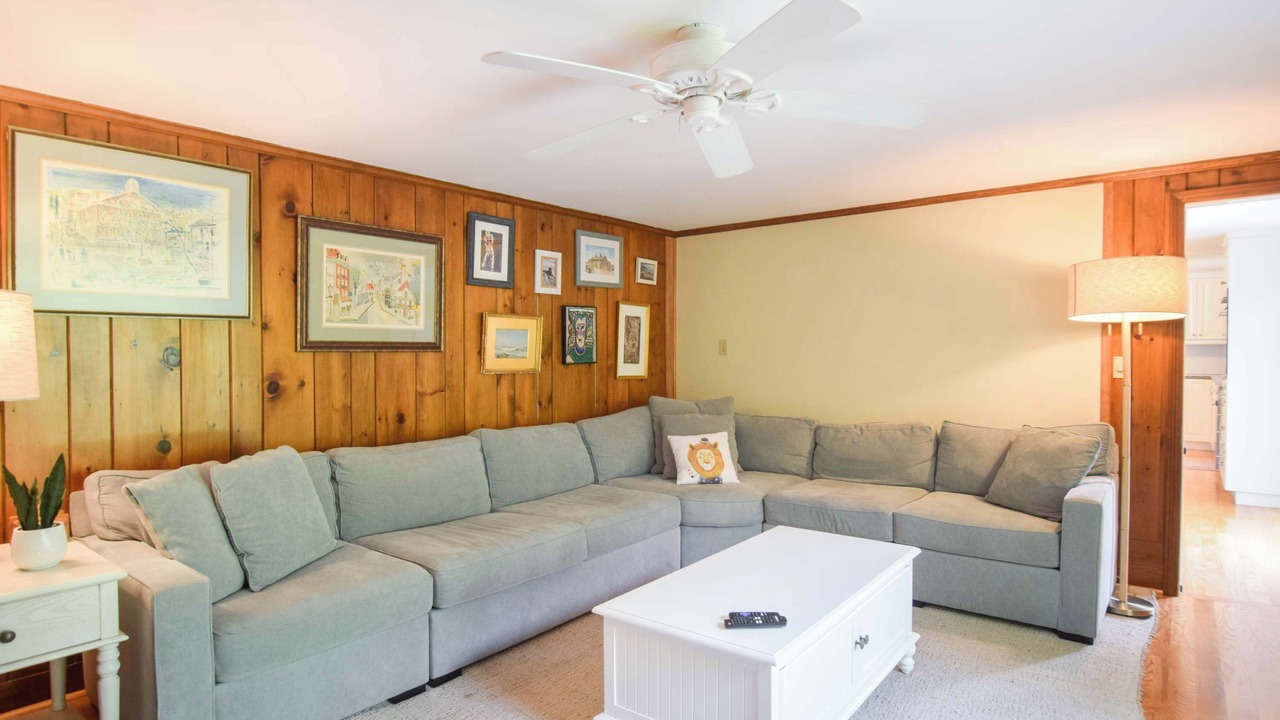 Photo of Livingroom in East Harwich