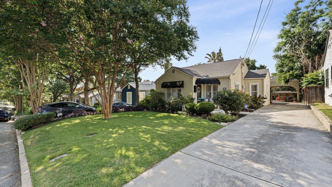 Photo of Outdoor in Uptown