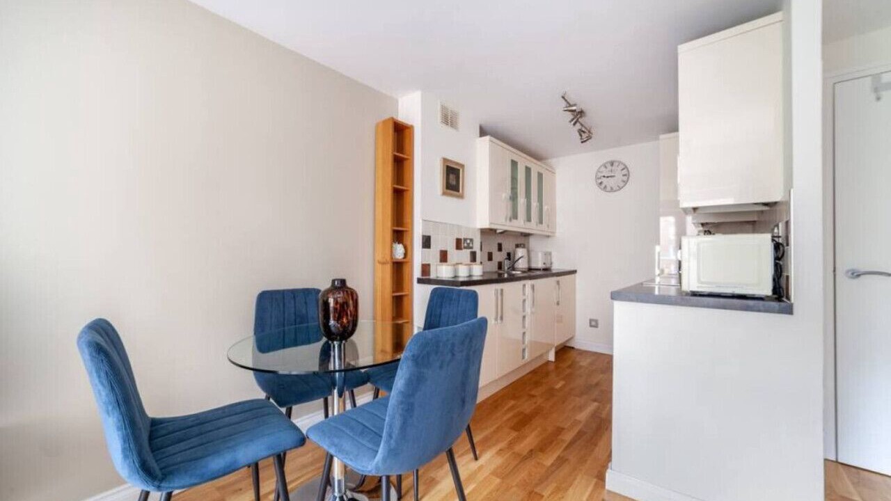 Photo of Others in Tower Hill