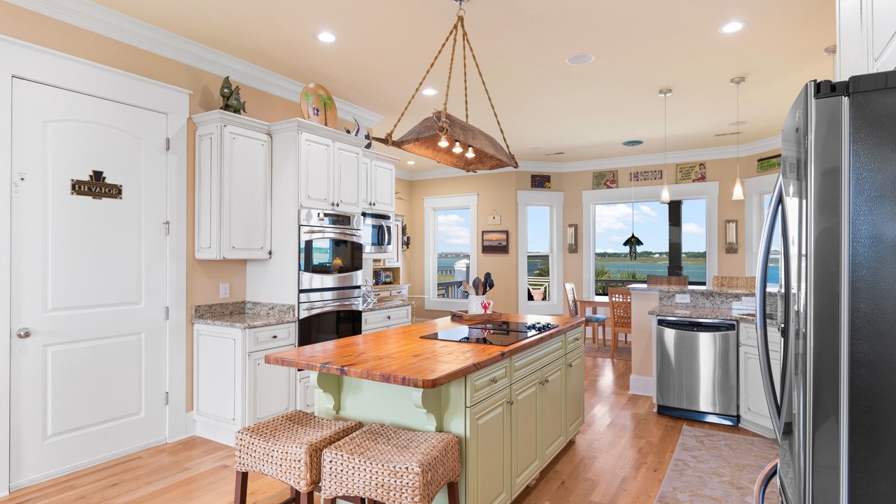 Photo of Kitchen in Inlet Harbour
