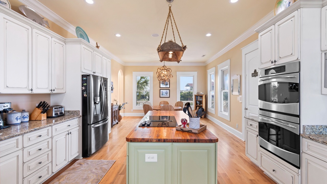 Photo of Kitchen in Inlet Harbour