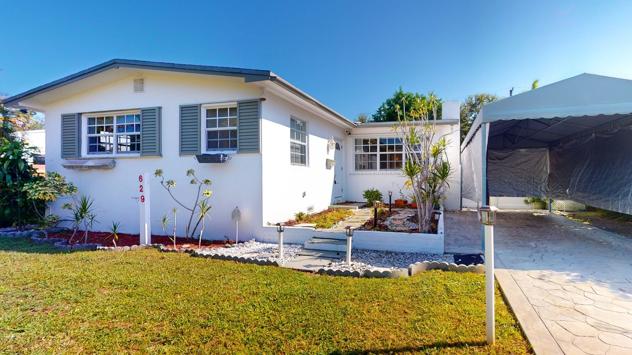 Photo of Outdoor in Hallandale Beach