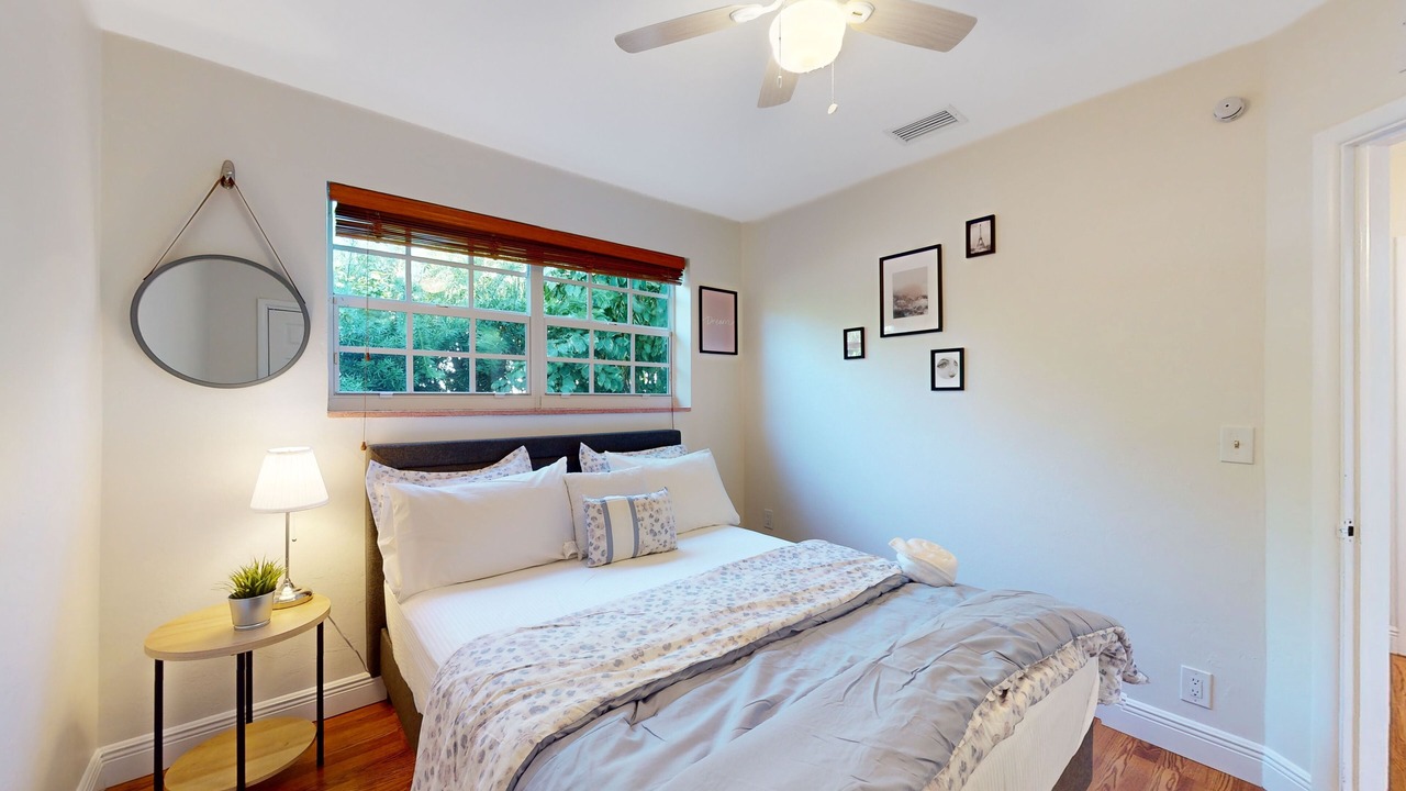 Photo of Bedroom in Hallandale Beach
