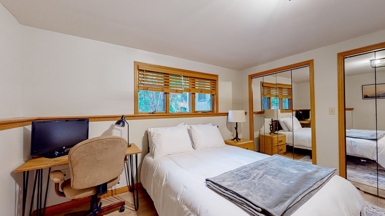 Photo of Bedroom in Blakeslee