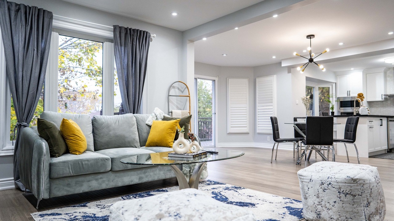 Photo of Livingroom in Ajax