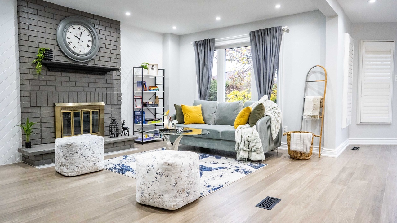 Photo of Livingroom in Ajax