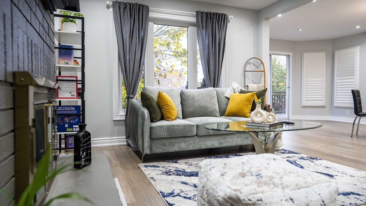 Photo of Livingroom in Ajax
