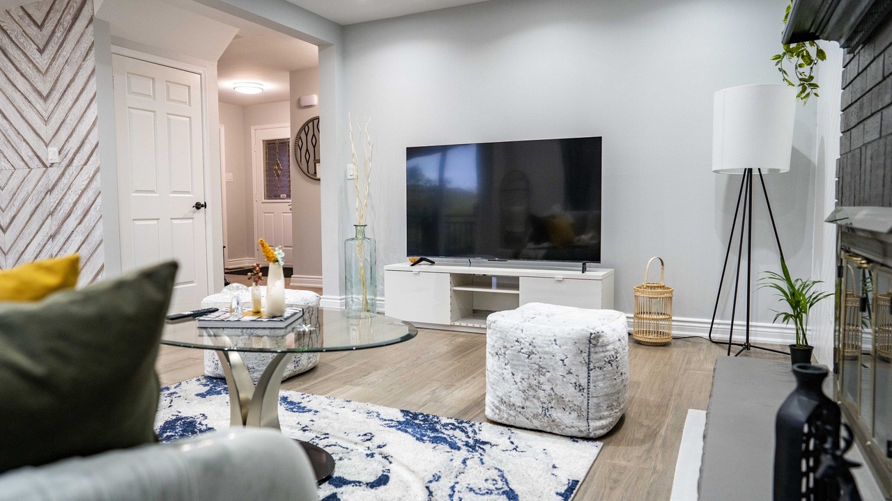 Photo of Livingroom in Ajax