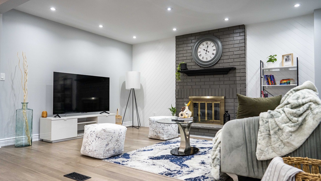 Photo of Livingroom in Ajax