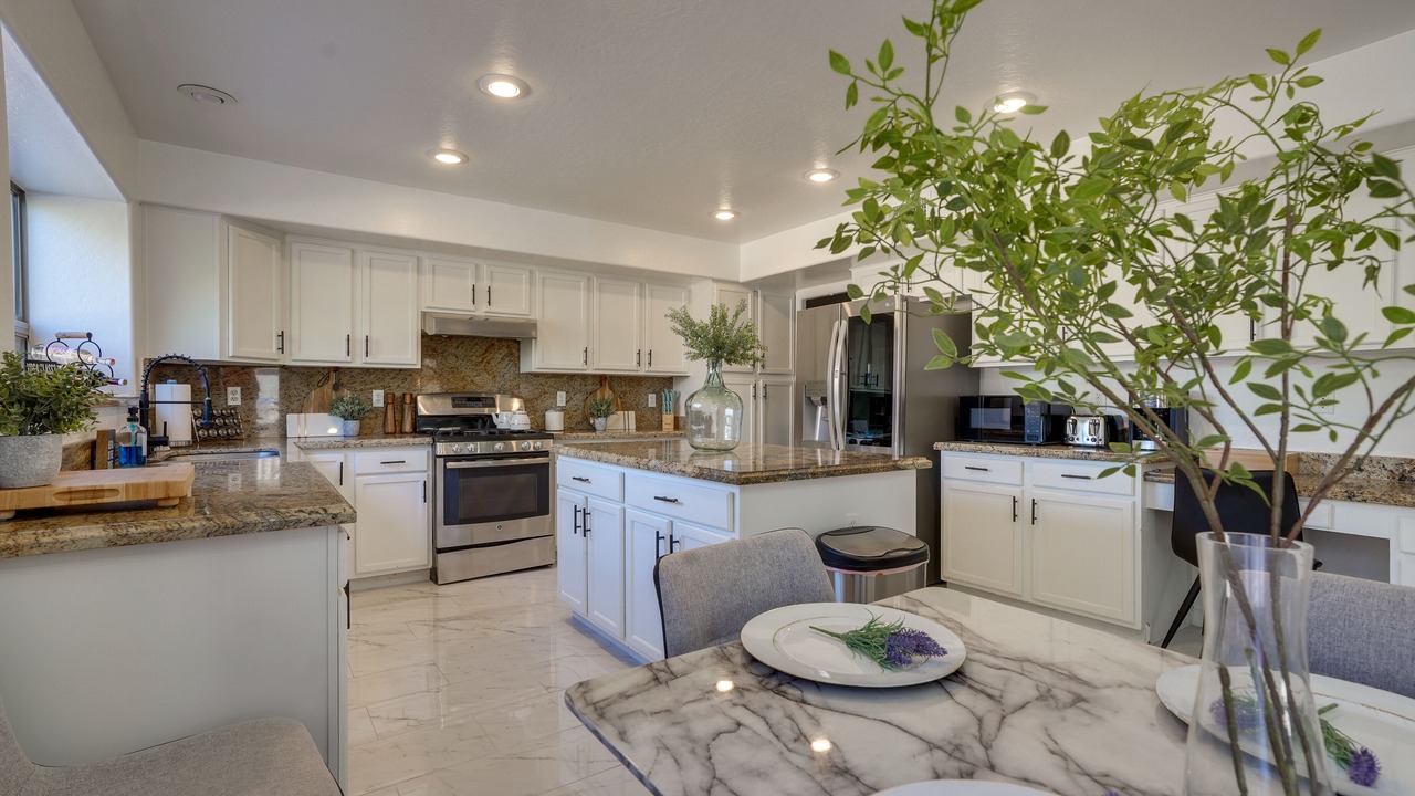 Photo of Kitchen in Canyon Trails