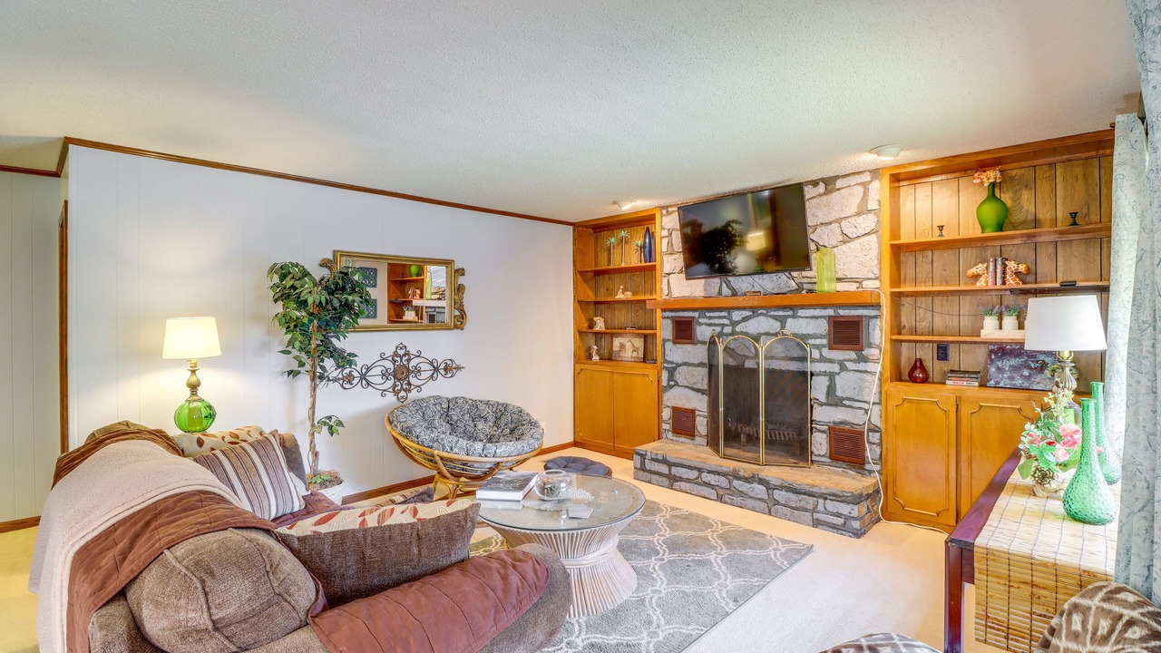 Photo of Livingroom in Fairfield Bay