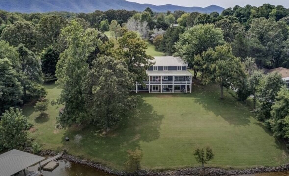 Photo of Outdoor in Smith Mountain Lake