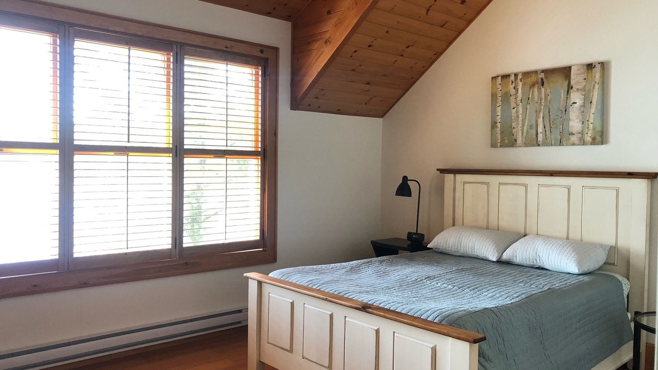 Photo of Bedroom in Muskoka Lakes