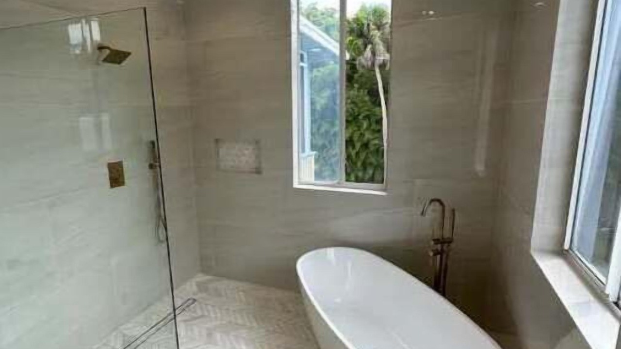 Photo of Bathroom in Indian Beach Sapphire Shores