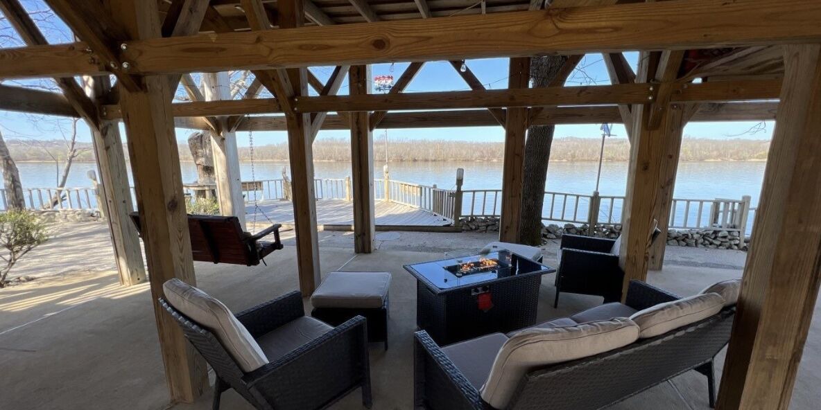 Photo of Patio Balcony in Lobelville