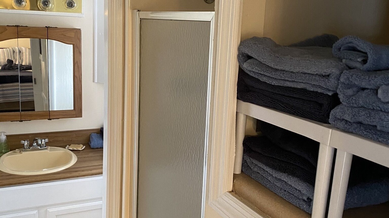 Photo of Bathroom in Lobelville