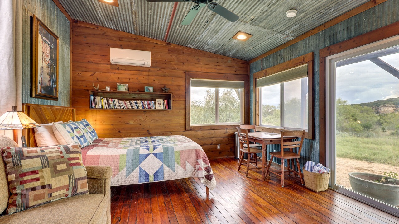 Photo of Bedroom in Mason