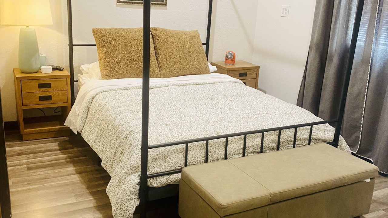 Photo of Bedroom in Pompeys Pillar