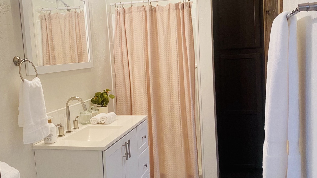 Photo of Bathroom in Pompeys Pillar