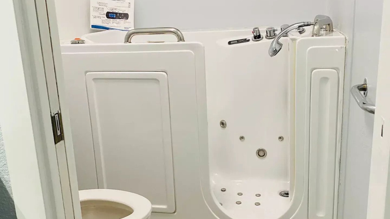 Photo of Bathroom in Discovery Bay