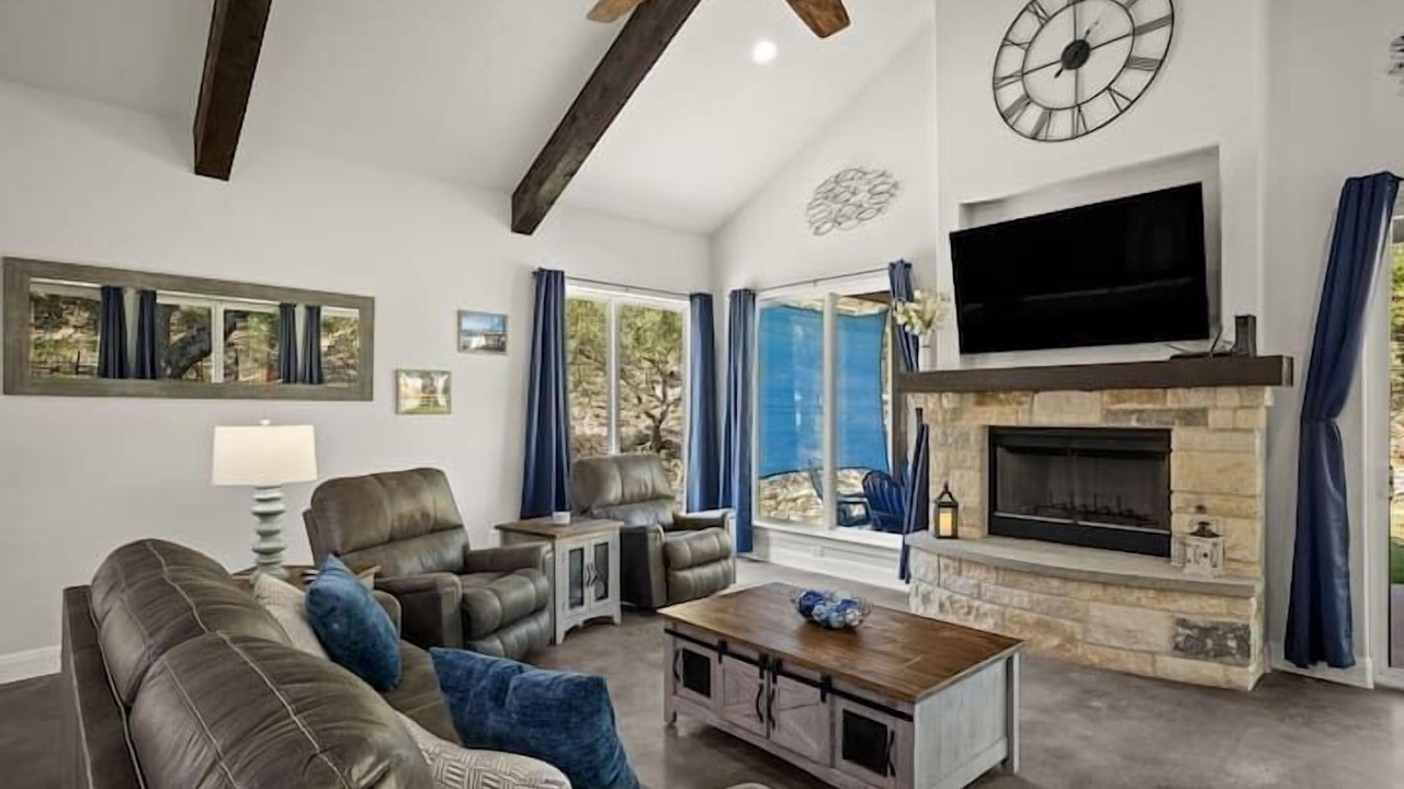 Photo of Livingroom in Highland Lake Estates