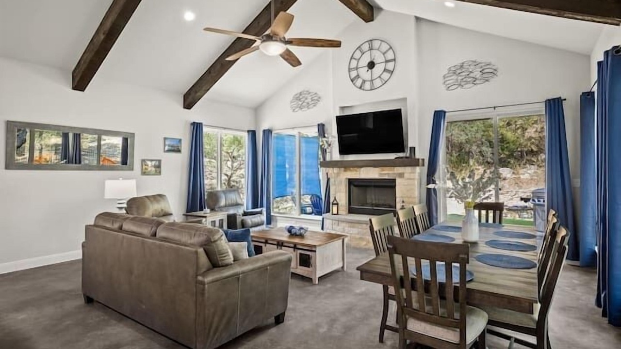 Photo of Livingroom in Highland Lake Estates