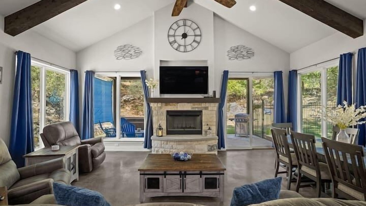 Photo of Livingroom in Highland Lake Estates