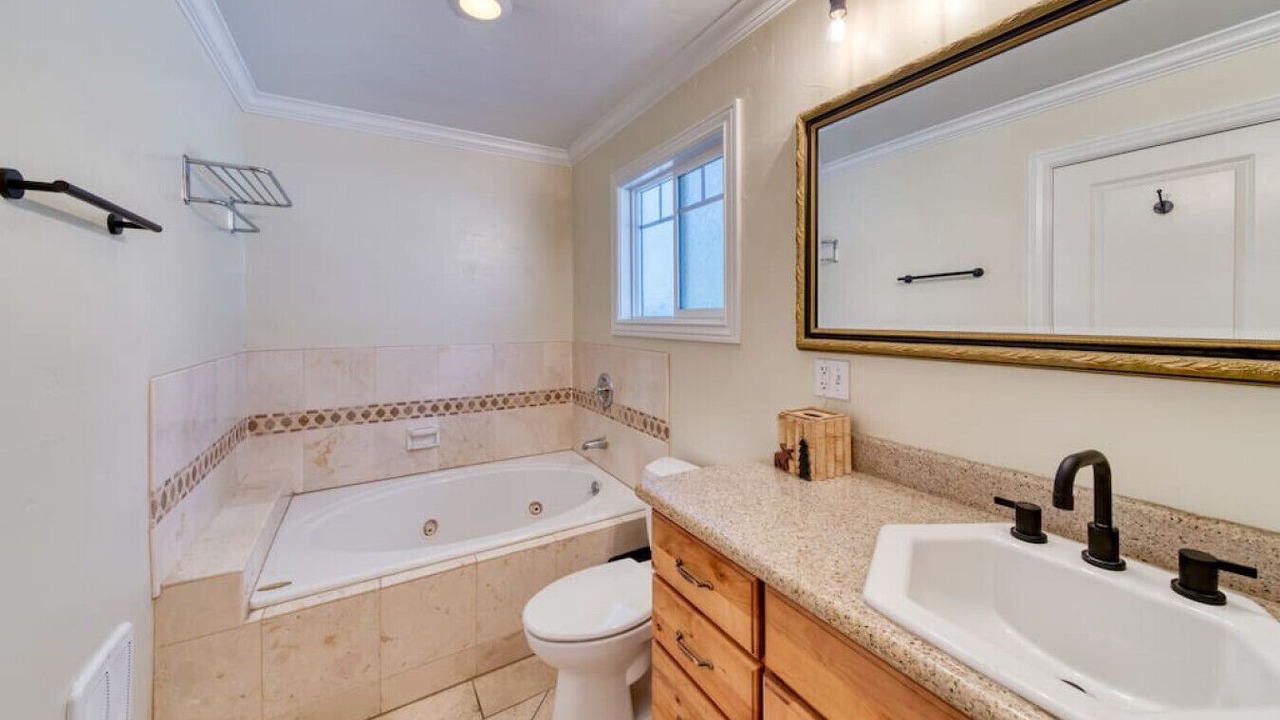 Photo of Bathroom in Lakeside Park