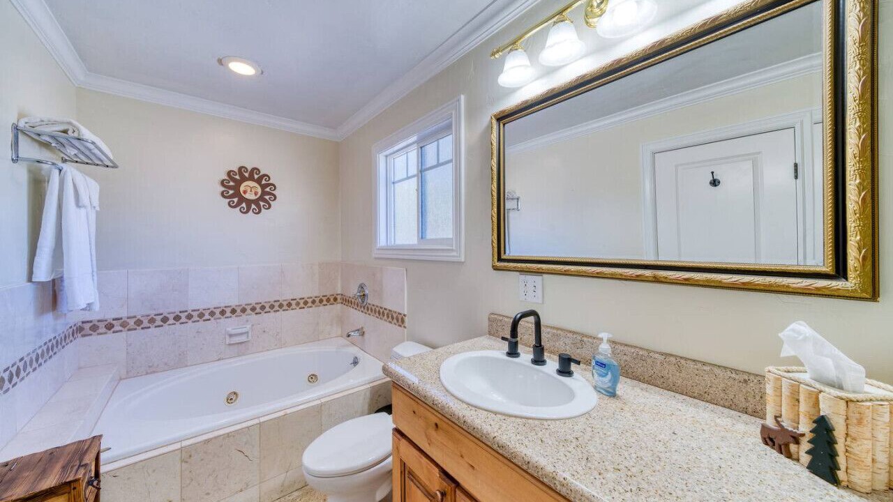 Photo of Bathroom in Lakeside Park