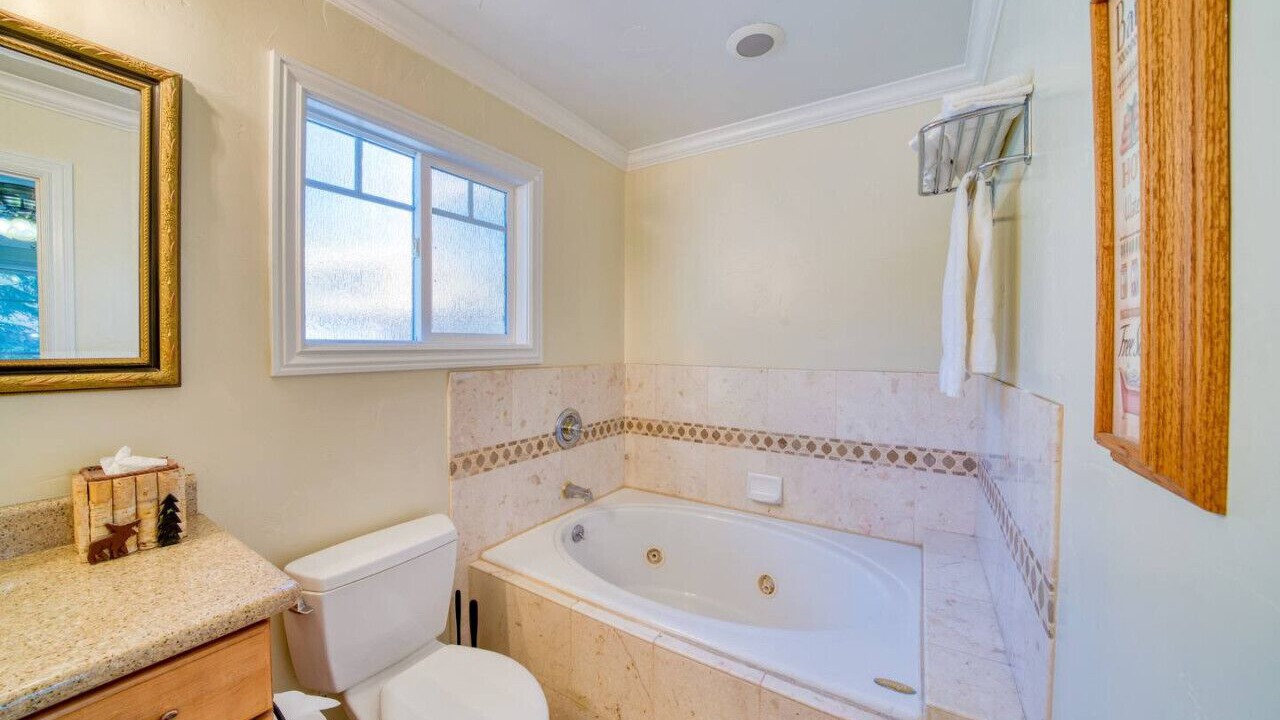 Photo of Bathroom in Lakeside Park