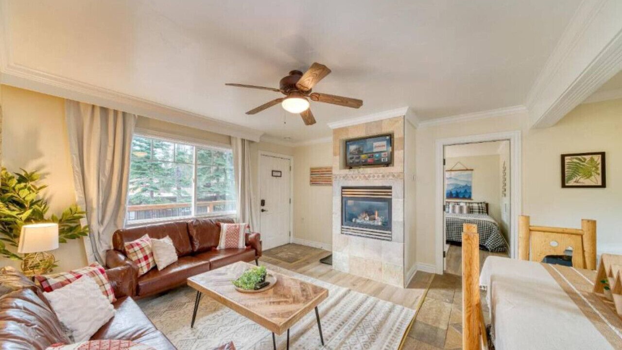 Photo of Livingroom in Lakeside Park