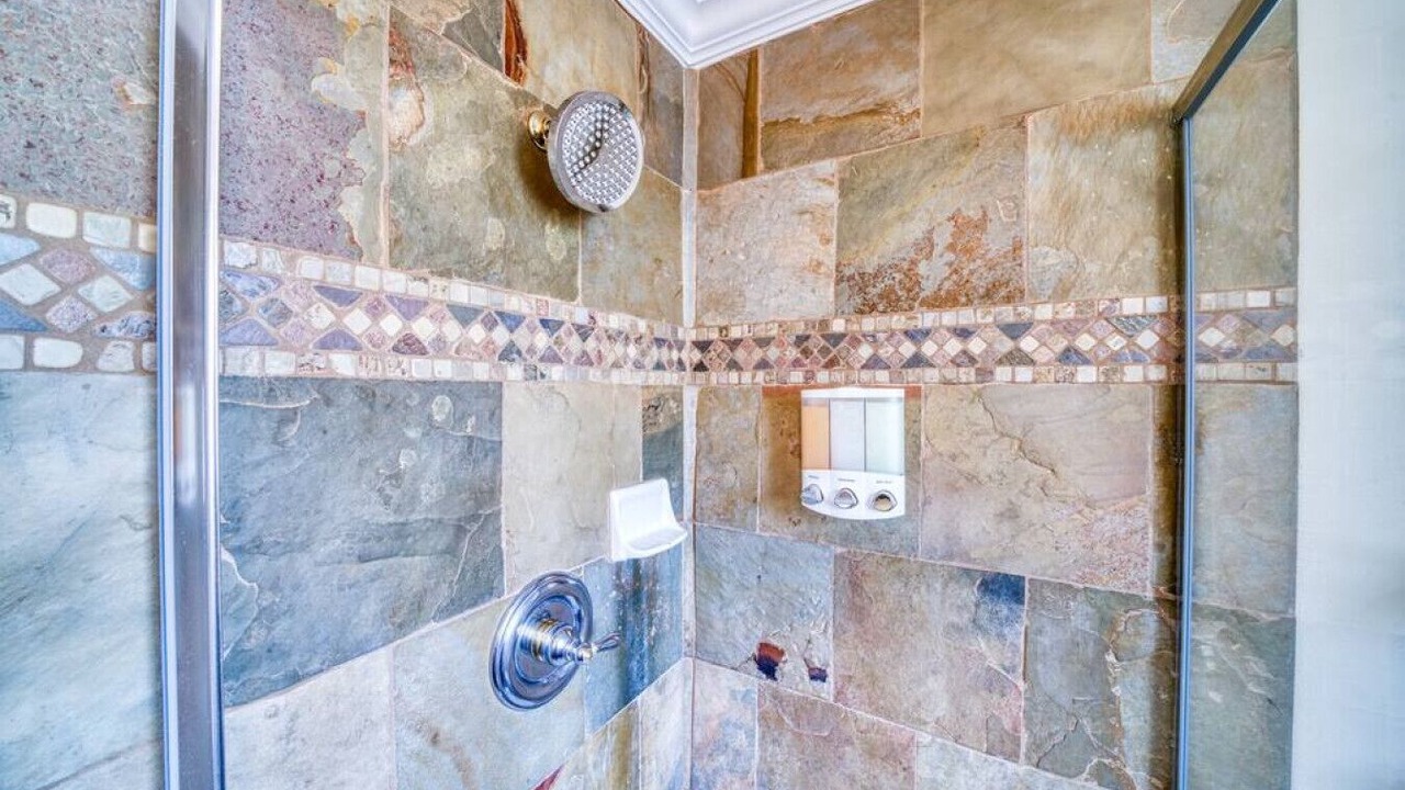 Photo of Bathroom in Lakeside Park