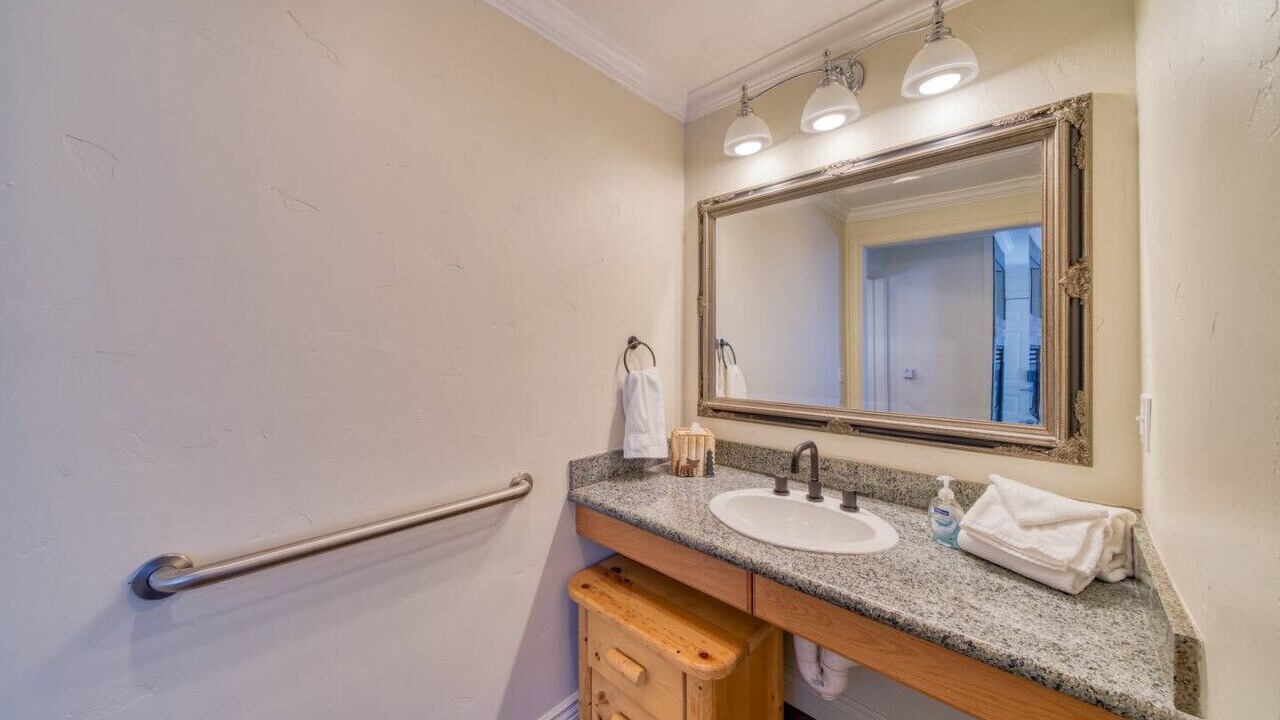 Photo of Bathroom in Lakeside Park