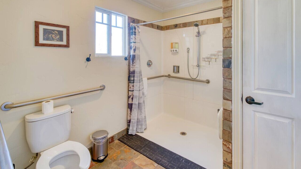 Photo of Bathroom in Lakeside Park